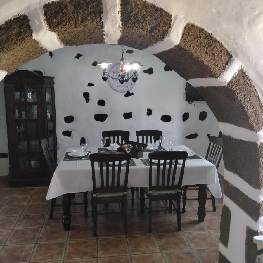 Lanzarote Casa Volcanica-Anclada Sobre La Lava Del Volcan Montana Blanca Luaran gambar
