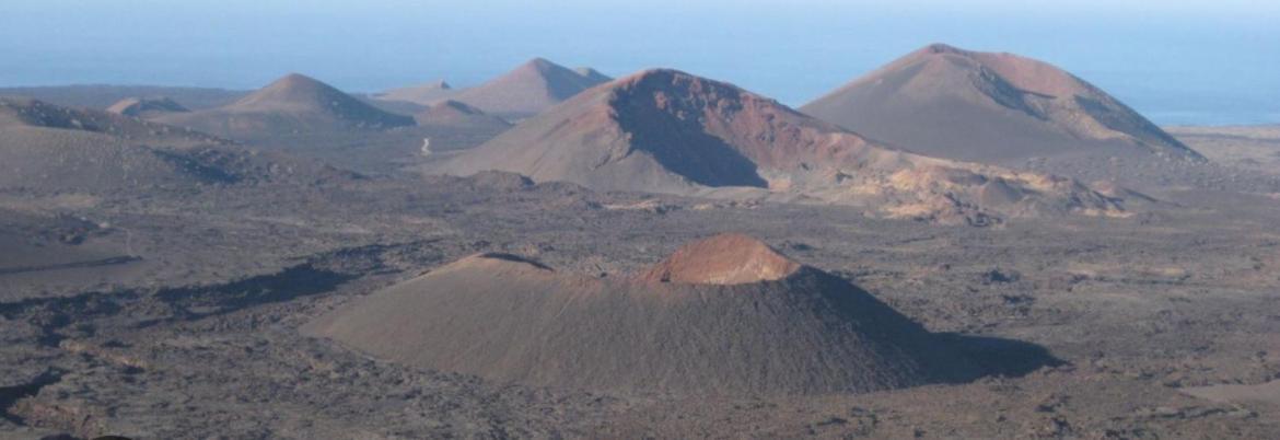Lanzarote Casa Volcanica-Anclada Sobre La Lava Del Volcan Montana Blanca Luaran gambar