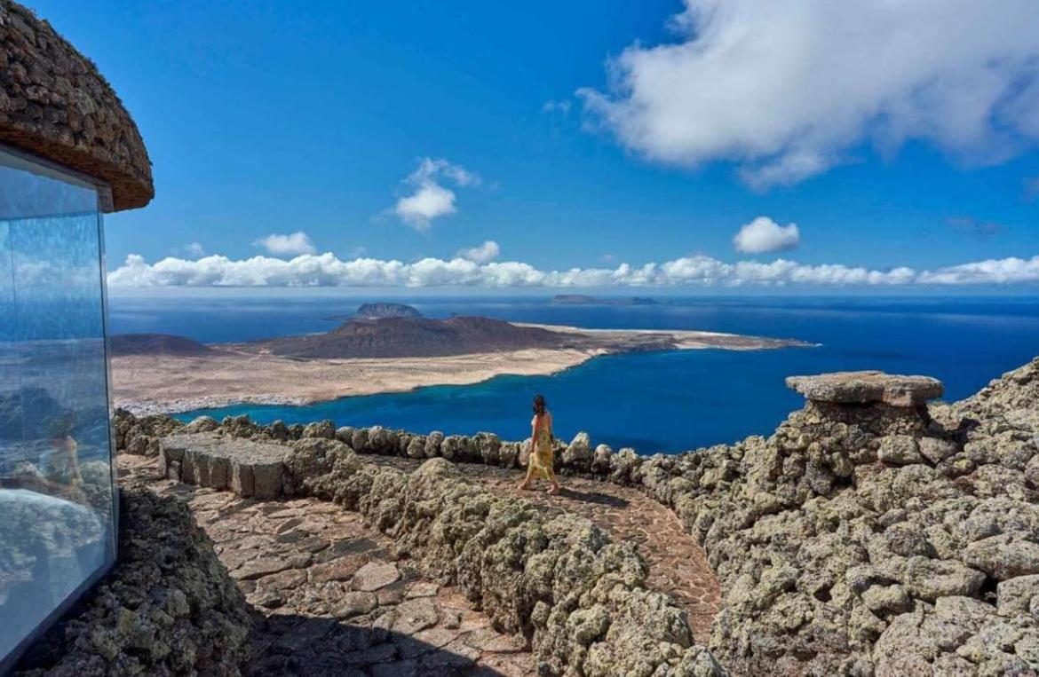 Lanzarote Casa Volcanica-Anclada Sobre La Lava Del Volcan Montana Blanca Luaran gambar